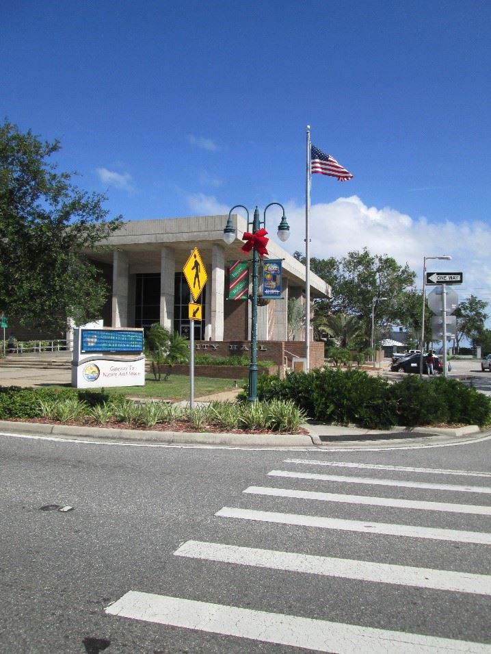 Photo of a decorative streetlight pole with holiday decorations adoring it. 